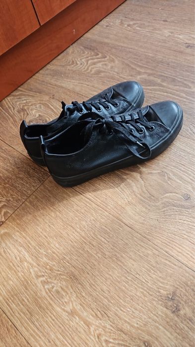 Продам кеды. Школьные туфли 36 размер.