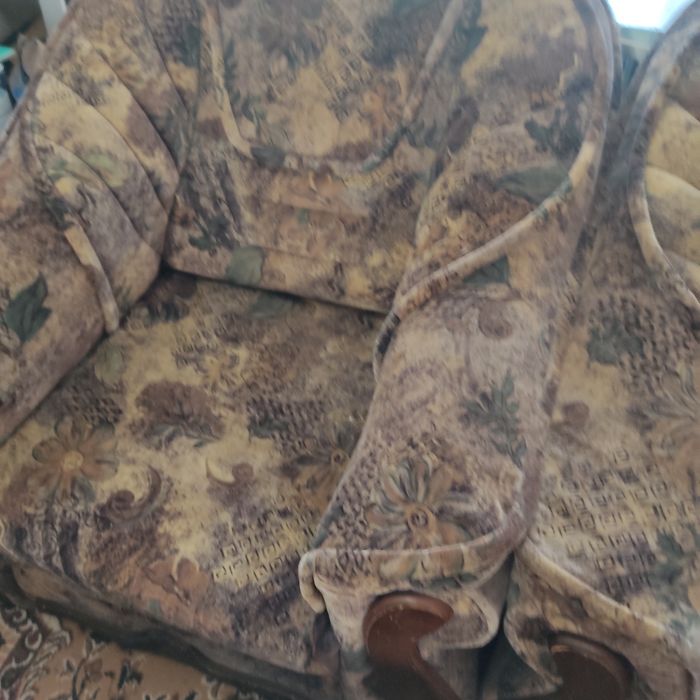 Продам диван и два кресла б/у