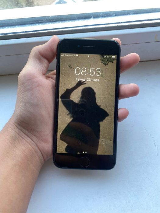 Продам iPhone 7 айфон