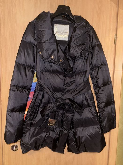 Geaca Guess in conditii foarte bune