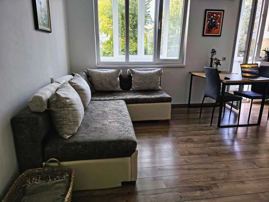 Продавам ъглов диван