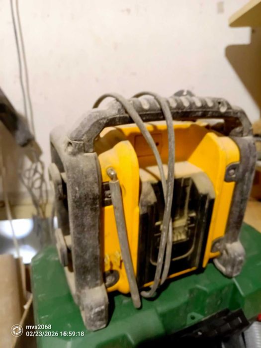 Dewalt dcr19 radio