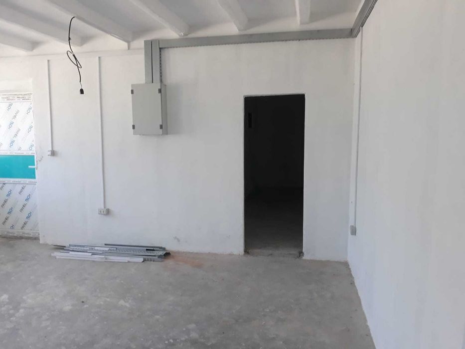 Vand hala de productie/depozitare in suprafata de 350mp, teren 600mp