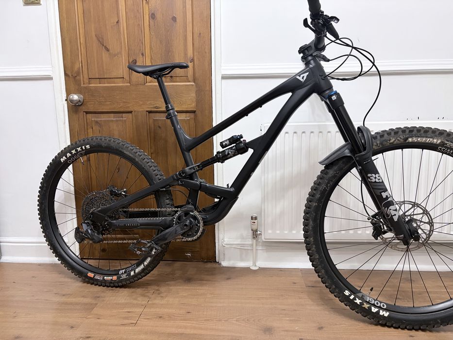 Bicicleta YT marime XL