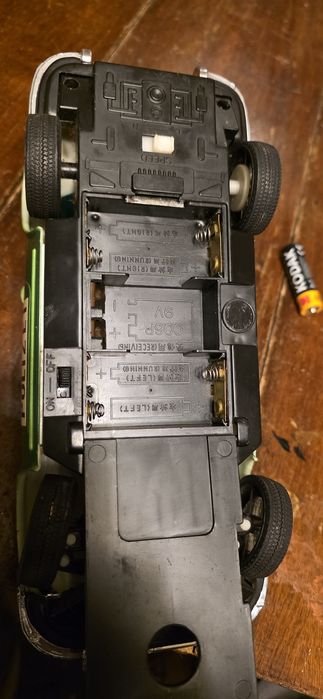 Mașinuța Polizei Porsche alb-verde cu radiocomanda  1974