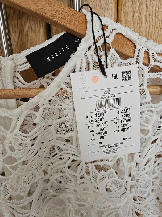 Рокля с плетена дантела марка Mohito размер 40 нова