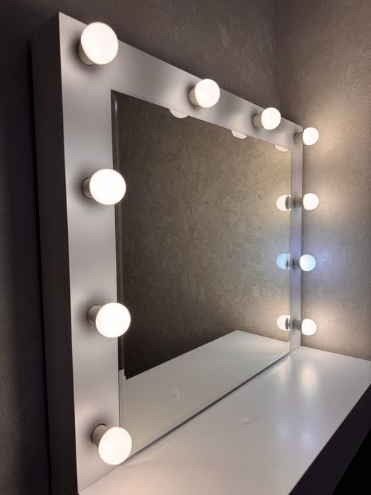 Продам столик для девочки