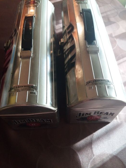 Метални кутии от уиски за декорация