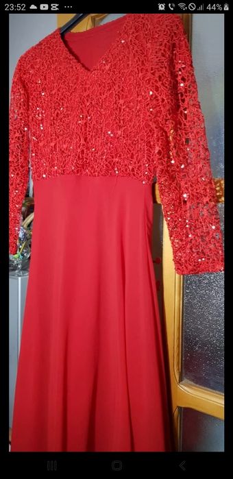 Rochie roșie deosebita