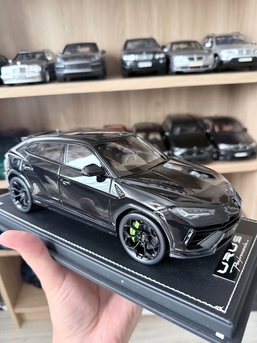 Модел Lamborghini Urus Perfomante 1:18 by Mr.Collection