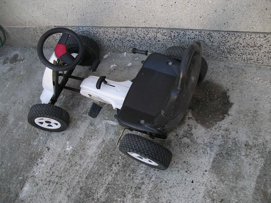 Продавам детска кола играчка