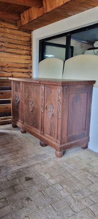 Comoda veche din lemn masiv