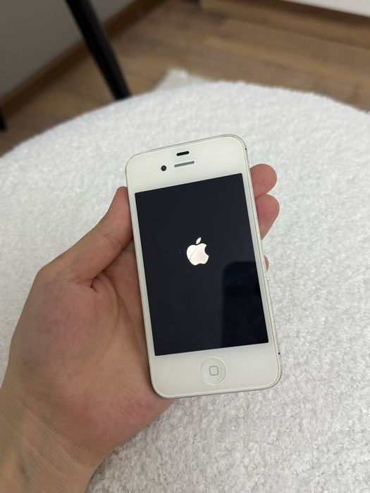 Продам iPhone 4s