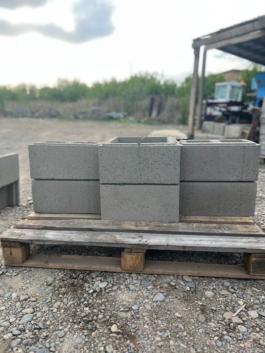 Продам тумба и блок для забора.