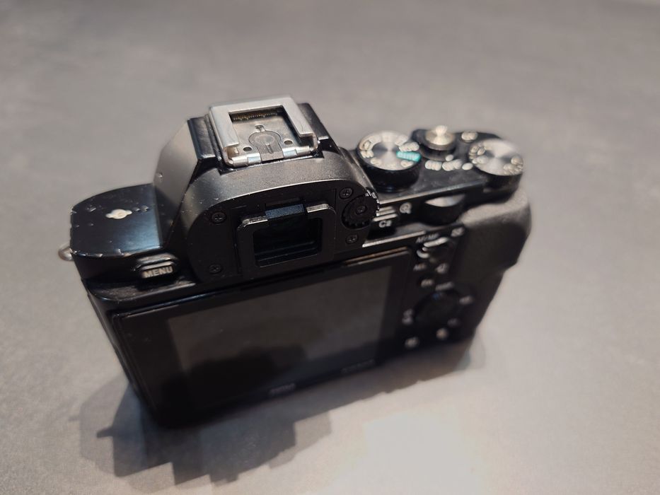 Sony A7S și cinci baterii, schimb cu iPhone 17 Pro Max