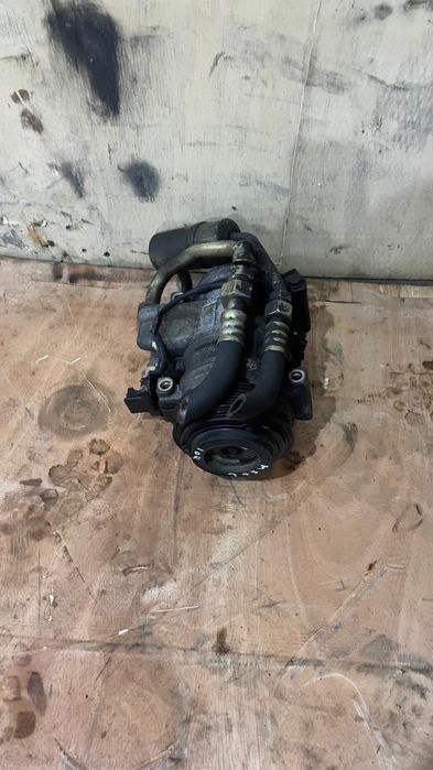 Компрессор кондиционера Mercedes двигатель 104