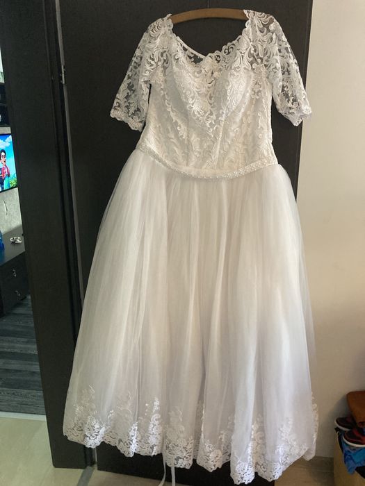 Rochie de mireasa deosebita și lejera