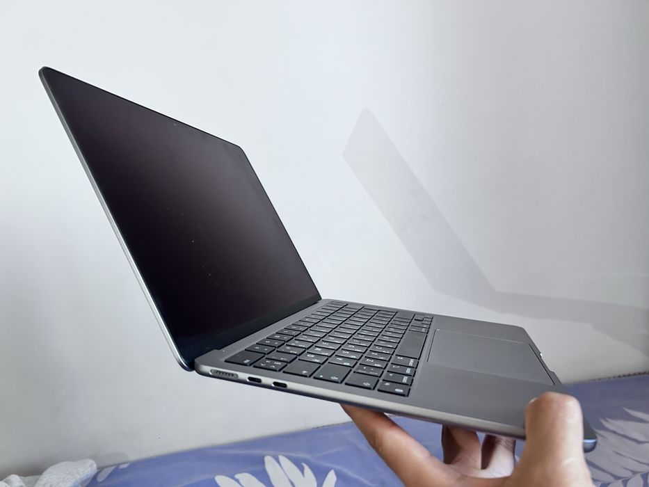 MacBook air M2 8GB ram
