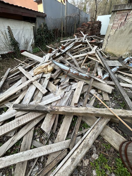 Подарявам керемиди и дървен материал от покрив / София
