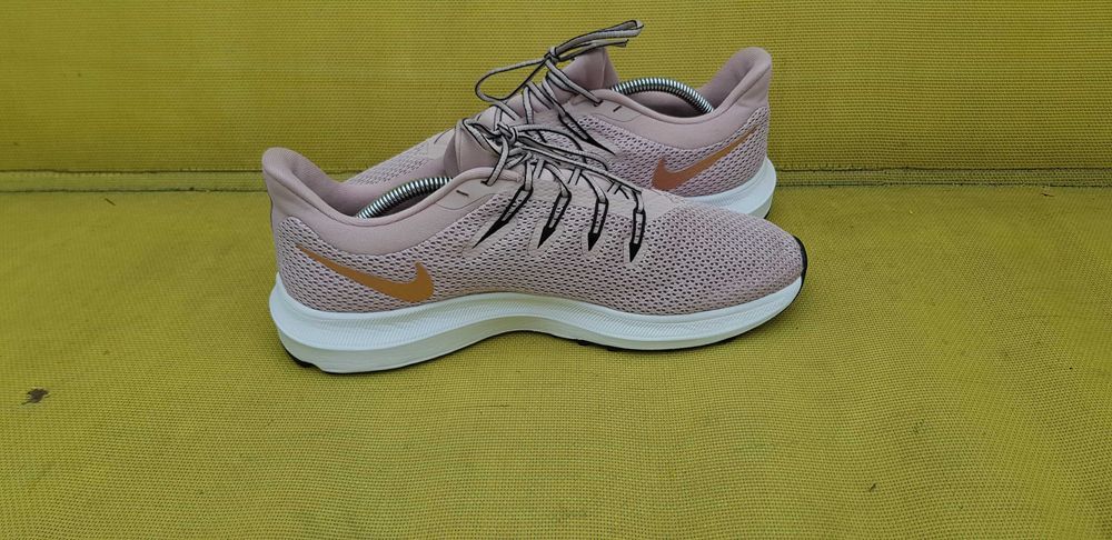 Оригинални маратонки Nike Quest