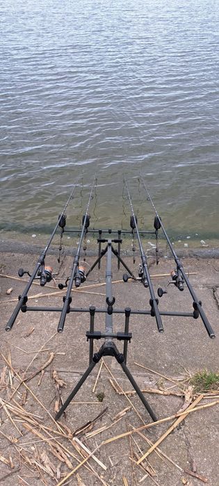 Vând 4 lansete,plus 4 mulinete!