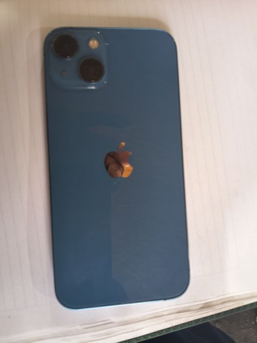 Vând iPhone 13 simplu