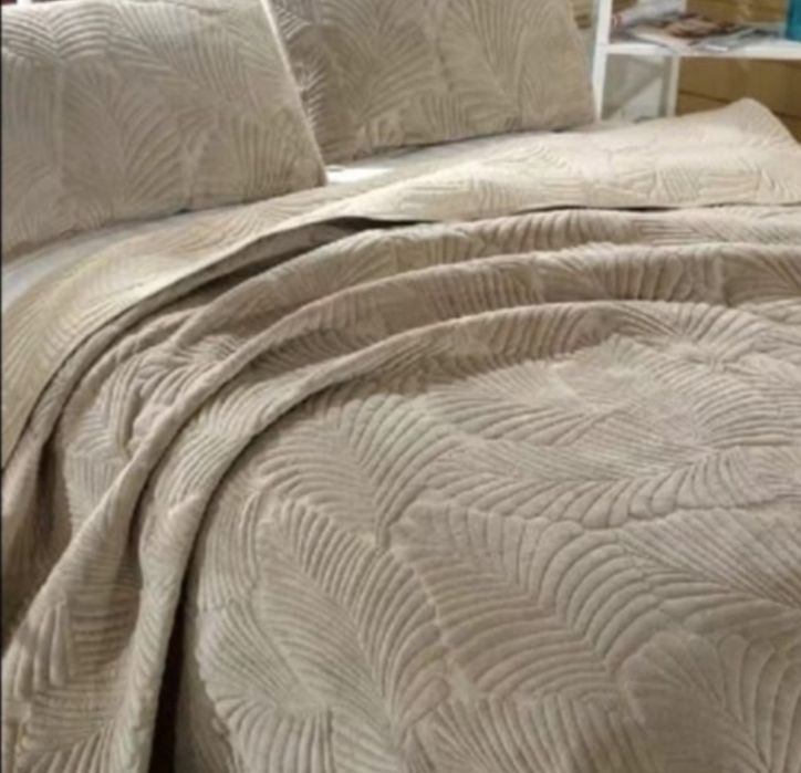 Ноовое покрывало с наволочками