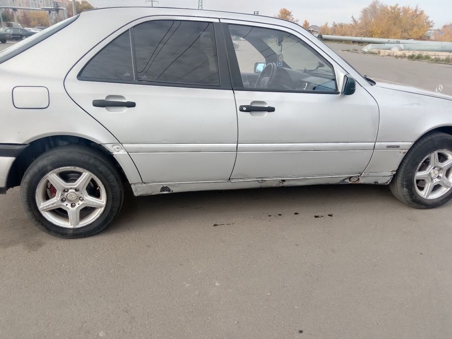 Мерседес Бенс с 180