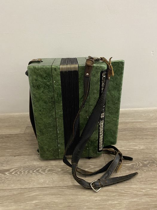 Продам Баян срочно