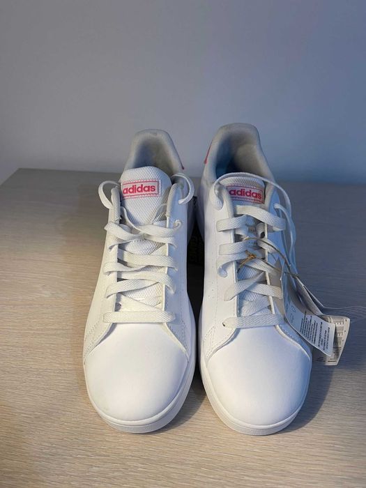 Adidas- Noi, cu etichetă.