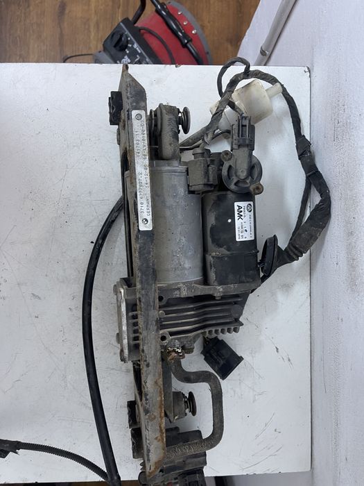 Compresor perne aer BMW X5 E70 X6 E71 complet 3710 - 6777827 - 2 E60