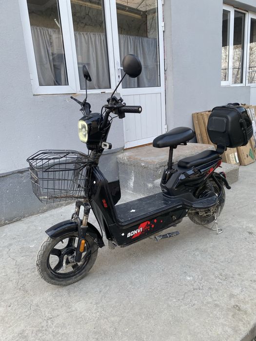 Skuter sotiladi srochne