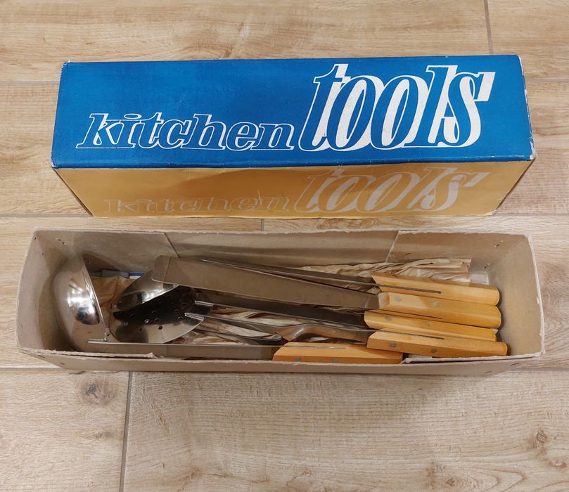 Кухненски набор - руски, чисто нов