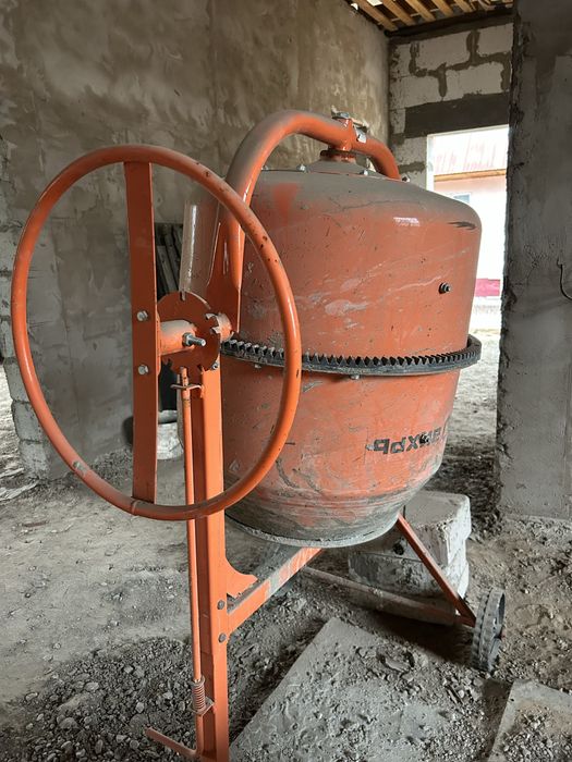 Продам бетономешалку 180 л