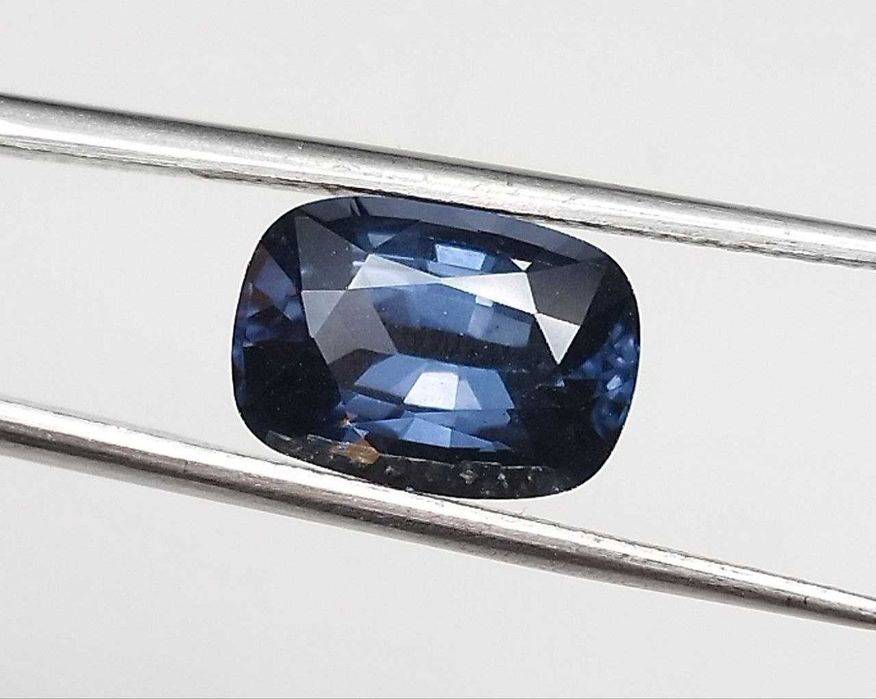 Рядък цвят шпинел 2.20кт! GIA сертификат! НОВ!