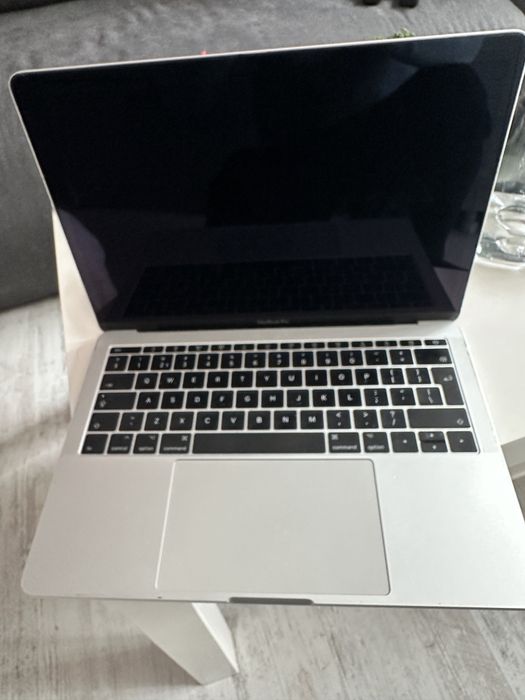 Macbook Pro 2017/i5/8GB RAM/256GB SSD