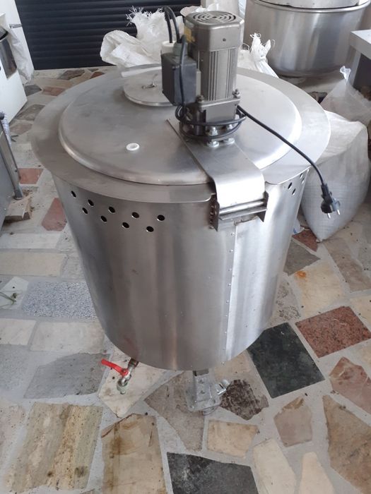 Vând răcitor de lapte PANASONIC de inoxu dublu capacitate 100 de kg.