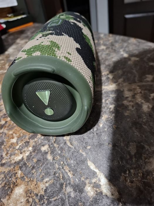JBL charge 5  зелёный