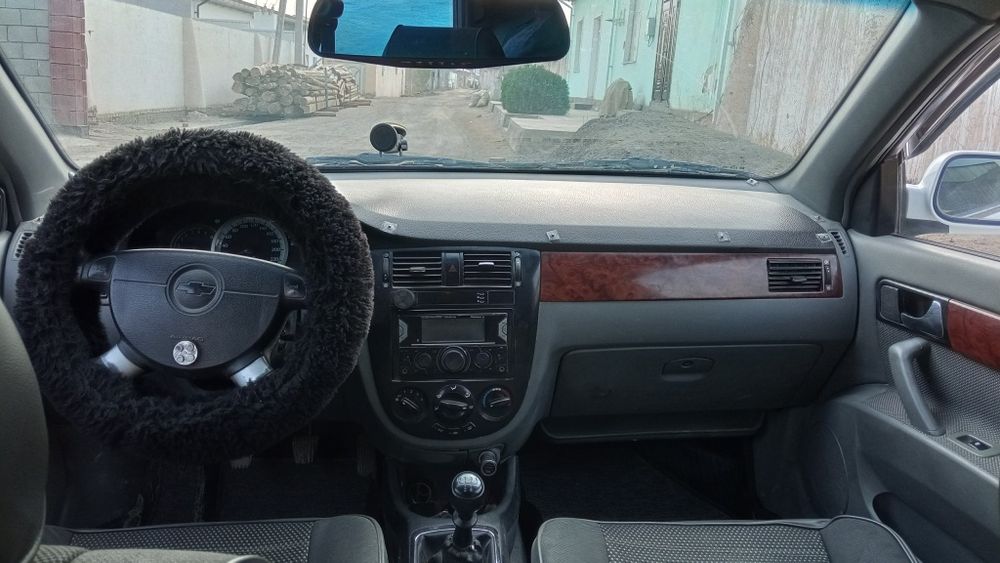 Lacetti 1.8L sotiladi