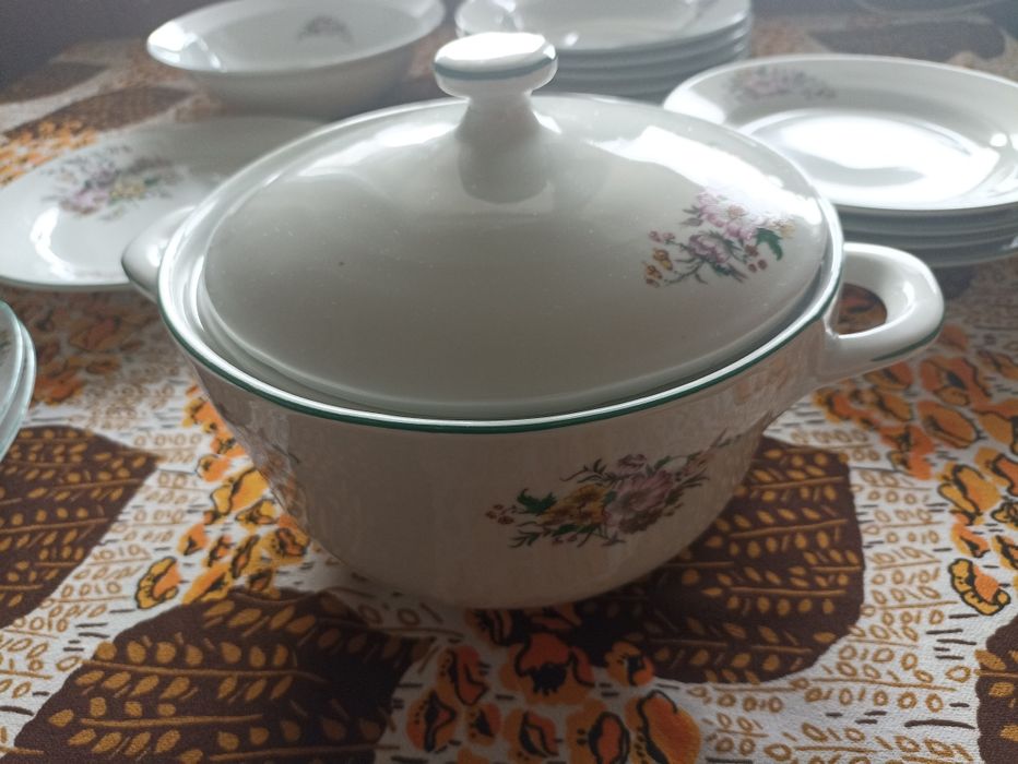 Български порцеланов сервиз