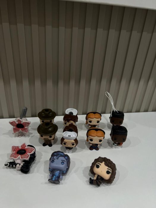 Продам фигурки Kinder Joy Stranger Things