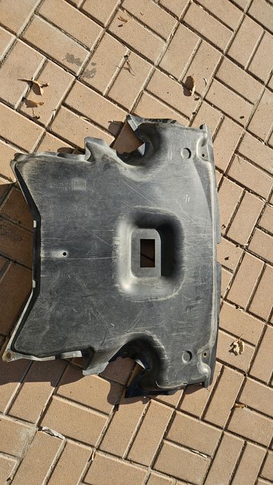 Кора под двигателя за Мерцедес W203