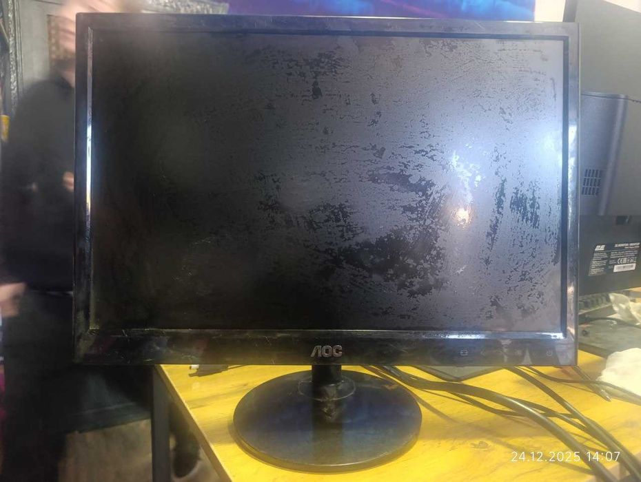 Monitor lsd shirokoformat 19