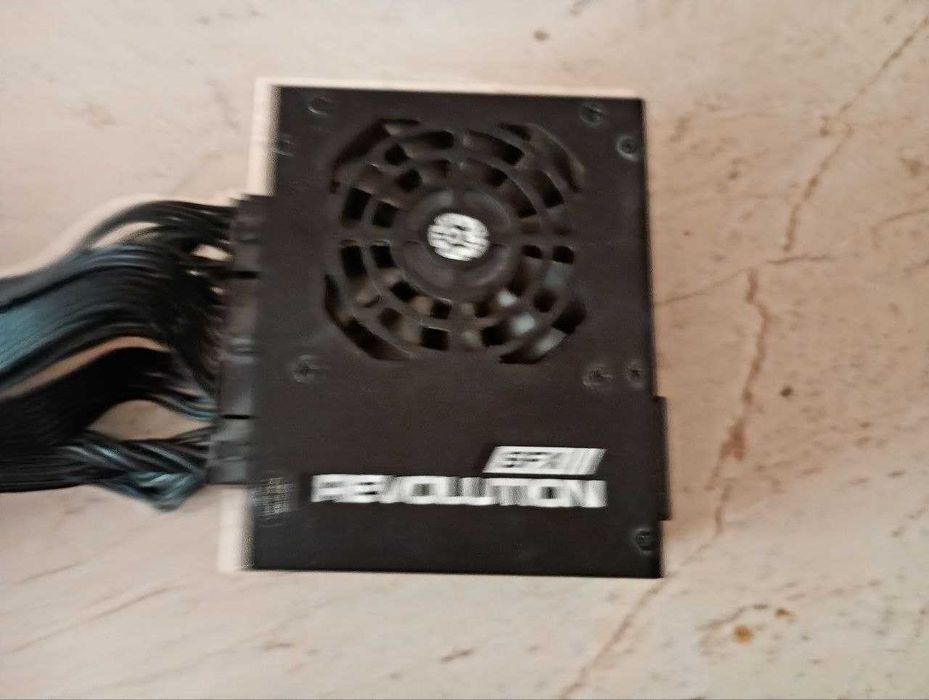 Sursa SFX Enermax 650w modulara defecta , pt piese