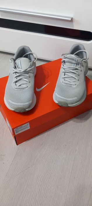Маратонки Nike  номер 39