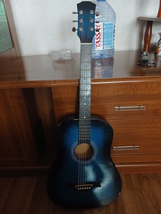 Продам гитару. Срочно