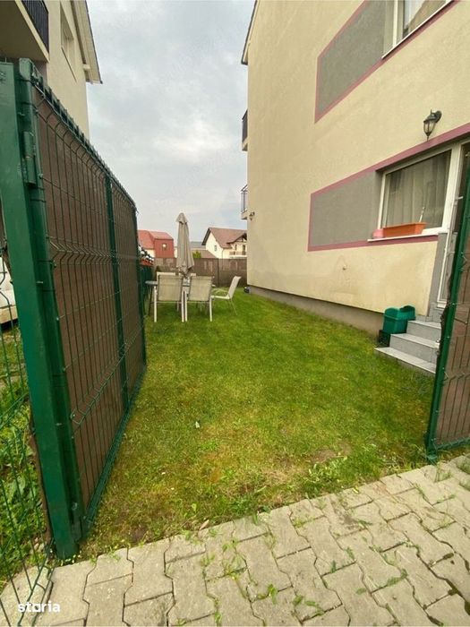Apartament cu 3 camere 2 bai curte individuala 74 mp în Șelimbăr