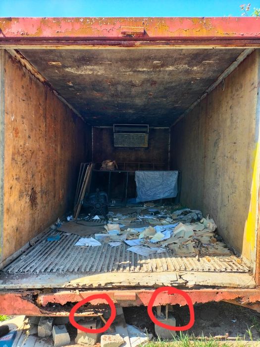 Container dimensiuni: Exterior 5500 x 2450
Interior 5000 x 2050
