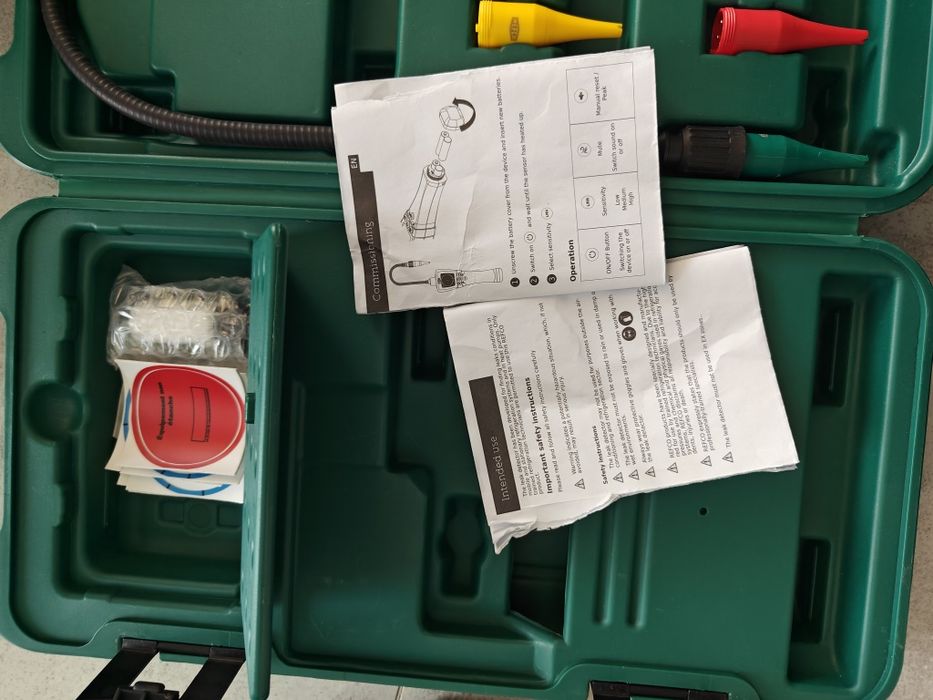Refco TRITECTOR-R Detector portabil de agent frigorific cu display