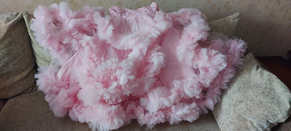 Платье бальное на девочку 5-6 лет